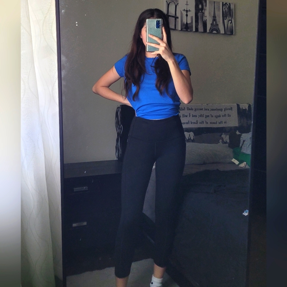 Black Victoria Sport Capri Leggings